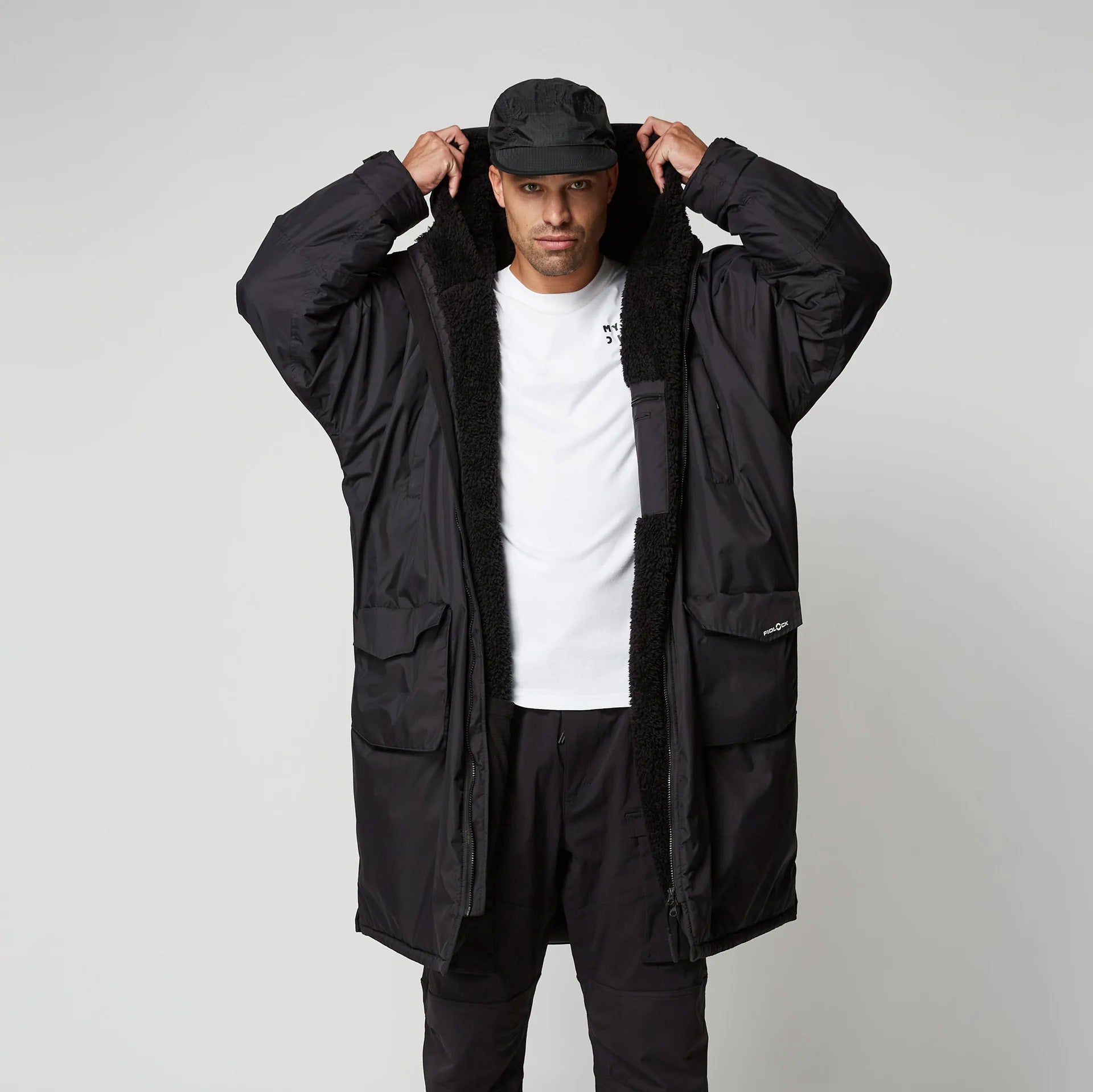  Mystic DTS Poncho Explore [DARK TECH SERIES] - Black